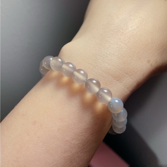 Natural Stone Gray Agate Crystal Healing Bracelet 8mm - Picture 2 of 3
